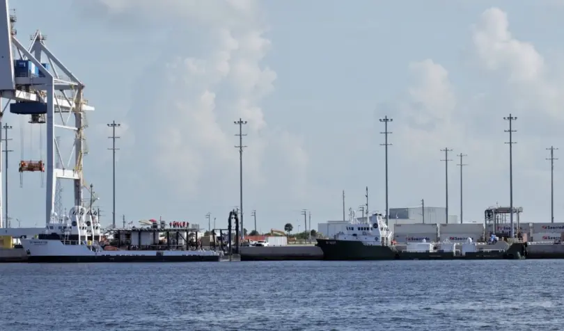 Falcon 9 booster fires up as astronauts visit SpaceX Fleet