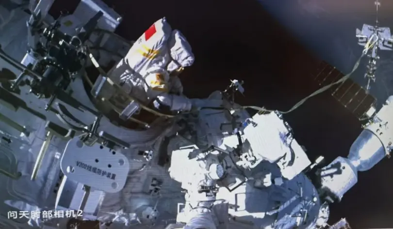 China performs second EVA in two weeks, Chang Zheng 2D launch