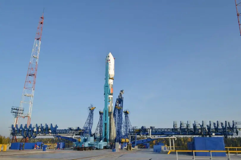 Russia launches 3 Gonets communication satellites, 18 international smallsats