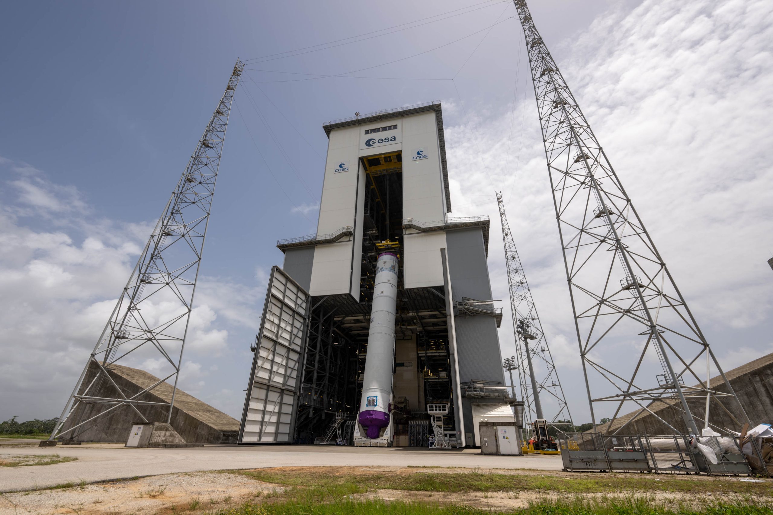 Mere days before its debut, the Ariane 6 rocket loses a key customer to SpaceX
