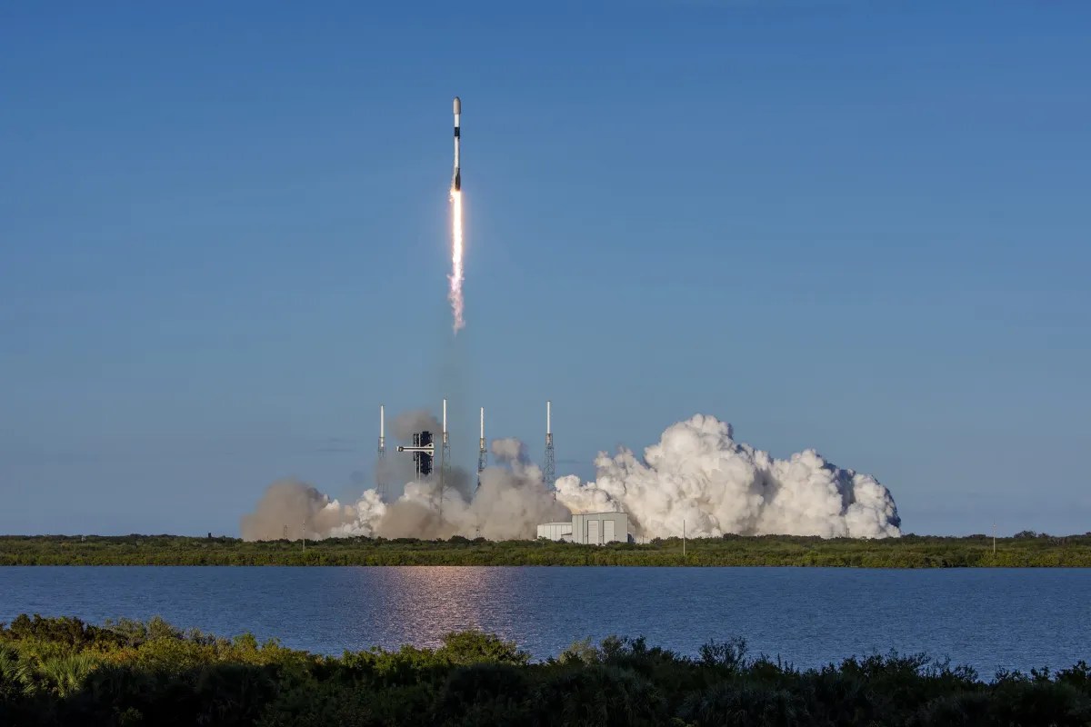 SpaceX Wins $739 Million in U.S. Military Launch Contracts for Missile Tracking Missions