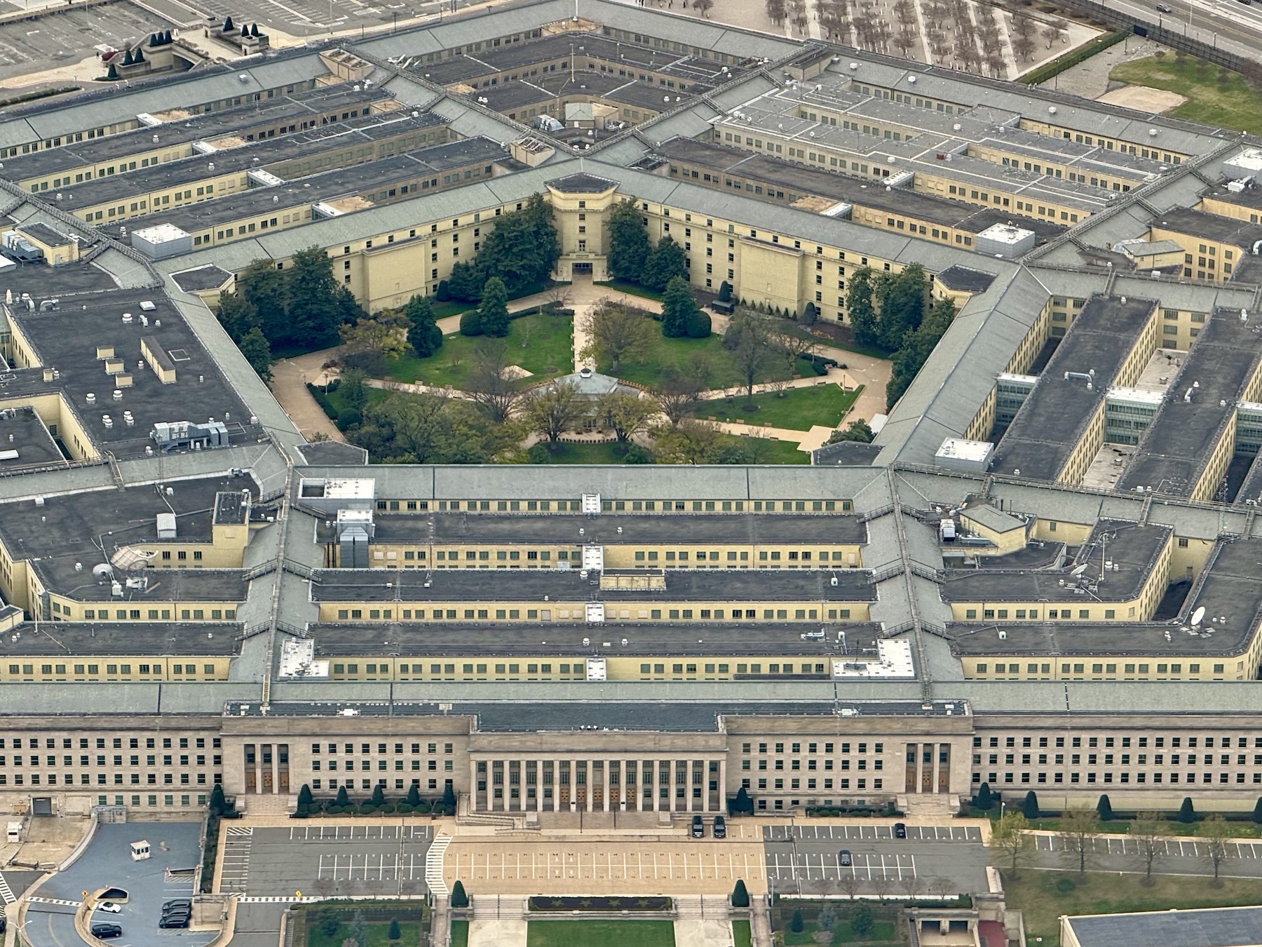 Pentagon calls for tighter integration between military and commercial space