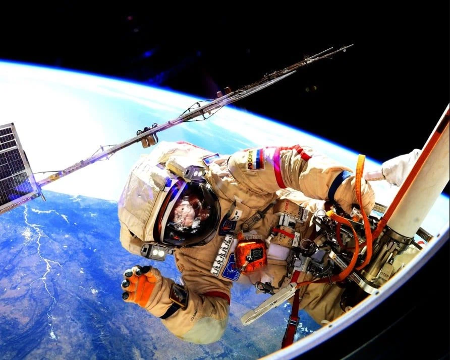 Russian spacewalkers complete VKD-46 – pay tribute to Leonov
