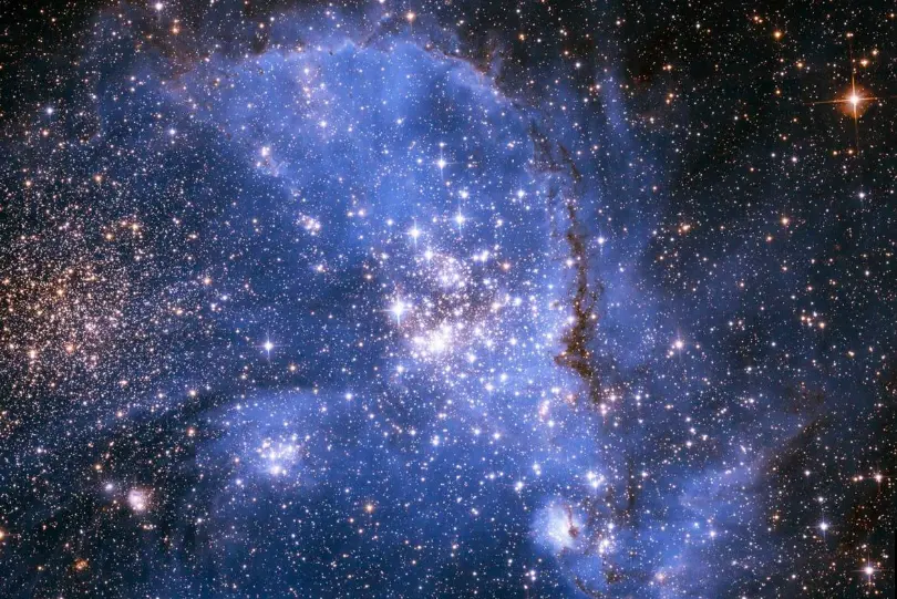 Hubble and VLT discover spiraling structure of young stars, hints at star formation in early universe