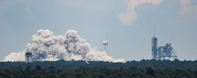 SpaceX Falcon 9 conducts static fire as Falcon Heavy waits in the wings