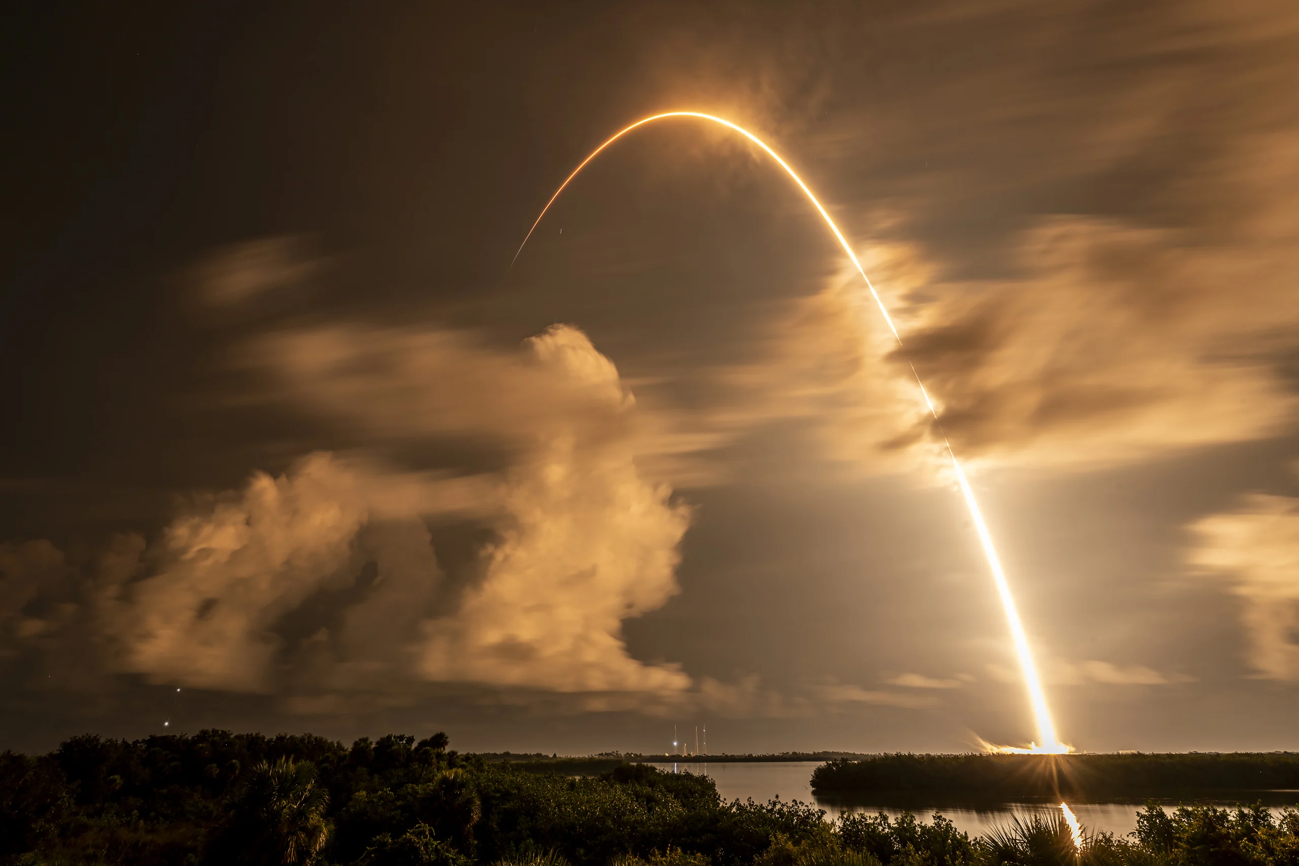 With recent Falcon 9 milestones, SpaceX vindicates its “dumb” approach to reuse