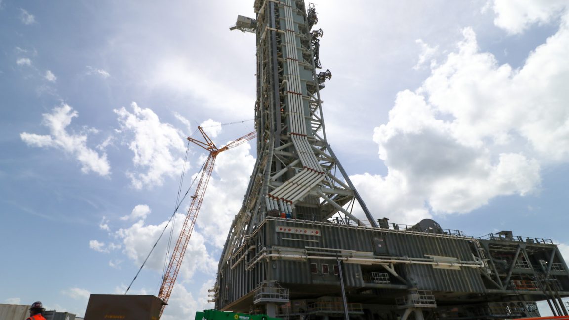 It’s increasingly unlikely that humans will fly around the Moon next year