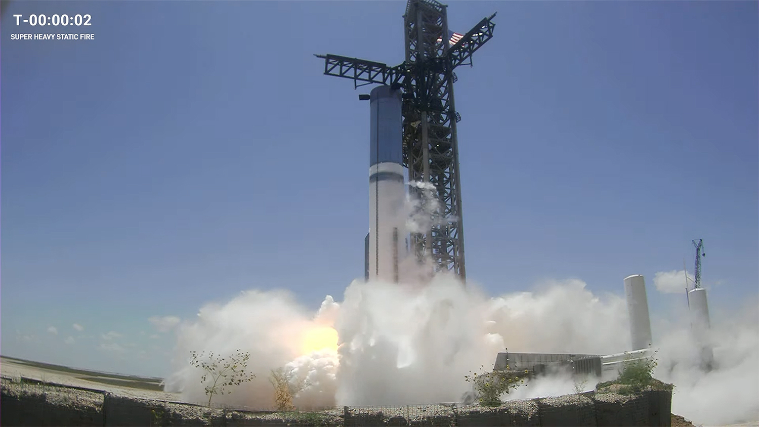 SpaceX conducts a mostly successful test of its Super Heavy booster