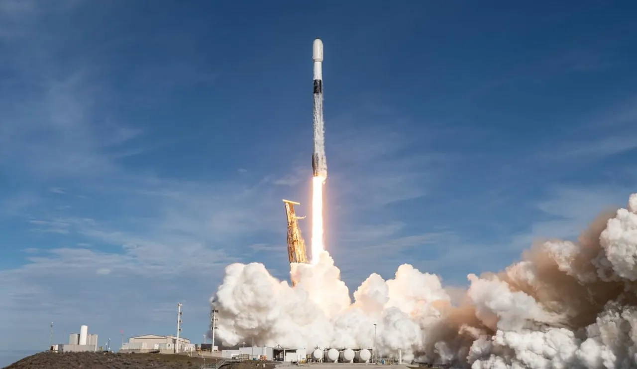 SpaceX Clears Florida Launch Capacity for Starship by Moving Falcon 9 Starlink Missions West