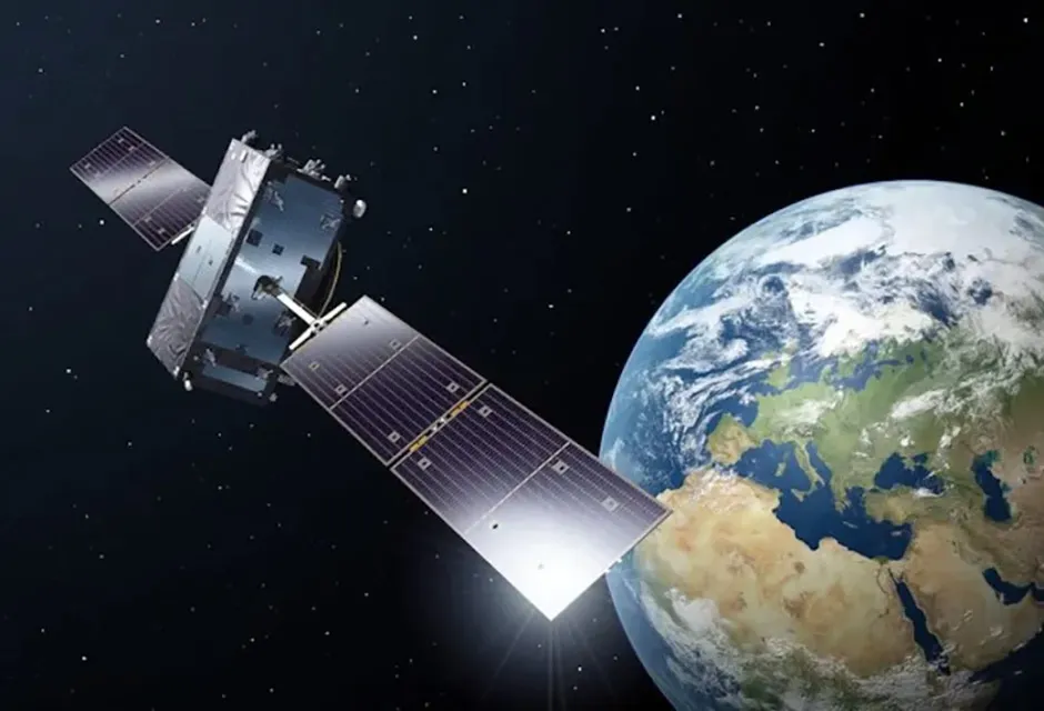 Galileo_satellite_in_orbit_card_full